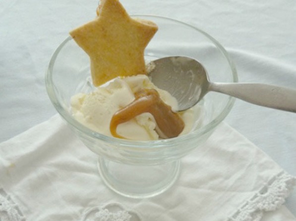 Jasmin ice cream with cornflower butterscotch sauce and marigold and orange shortbread